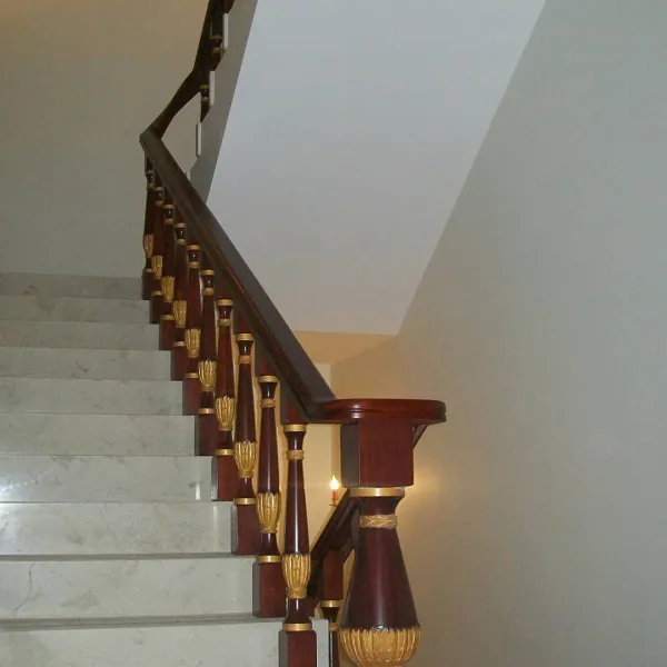 Parvaz shkalle mahagoni me detaje ari 2