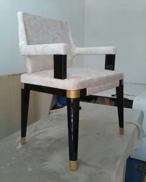 Karrige moderne me tapiceri