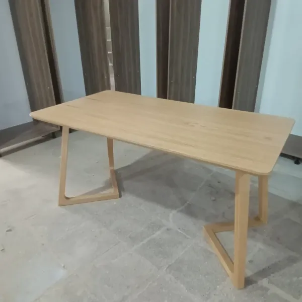 Tavolinë pune minimaliste